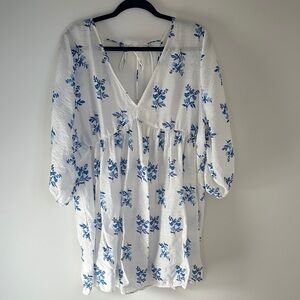 HM blue and white floral dress, perfect for summer or vacation! Size XL